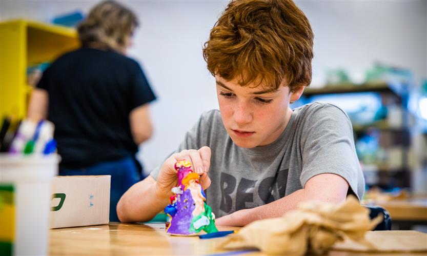 Students make clay sculptures